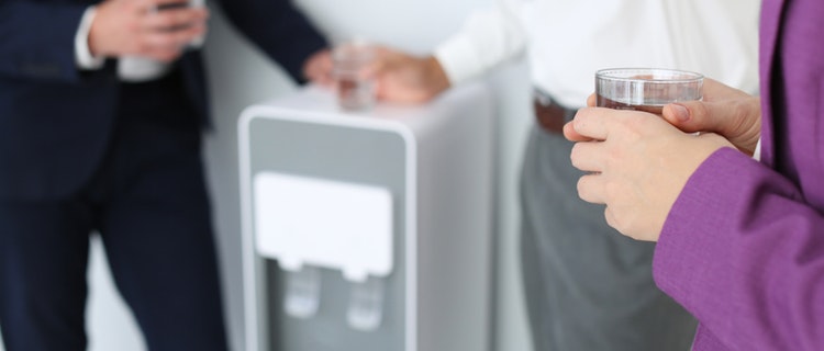 5 Vorteile eines Wasserspenders in Betriebskantinen