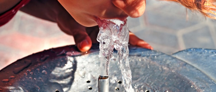 Kostenlose Wasserversorgung durch öffentliche Trinkbrunnen