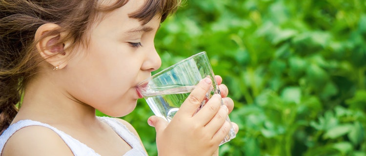 Tipps und Tricks um Kinder zum Trinken zu animieren