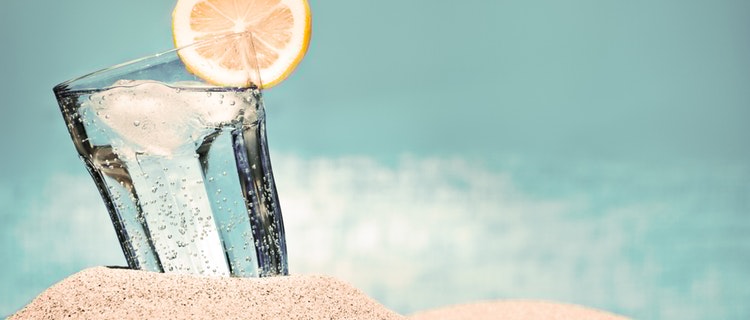 Wasser trinken im Urlaub - ein Gesundheitsrisiko?